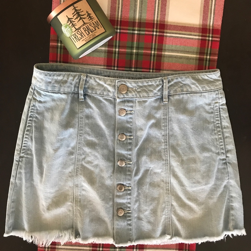 American Eagle Light Blue Cut Off Jean Skirt 💙